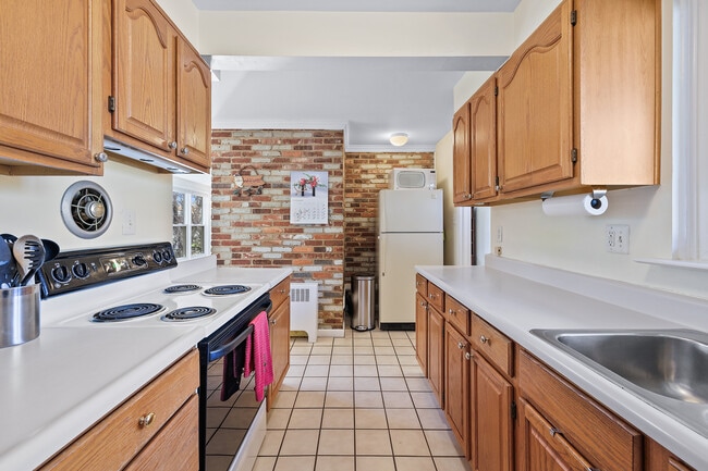 Building Photo - 10119 Farmington Dr