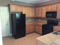 Building Photo - 3 bedroom/2 bath Condo for Lease on Burban...