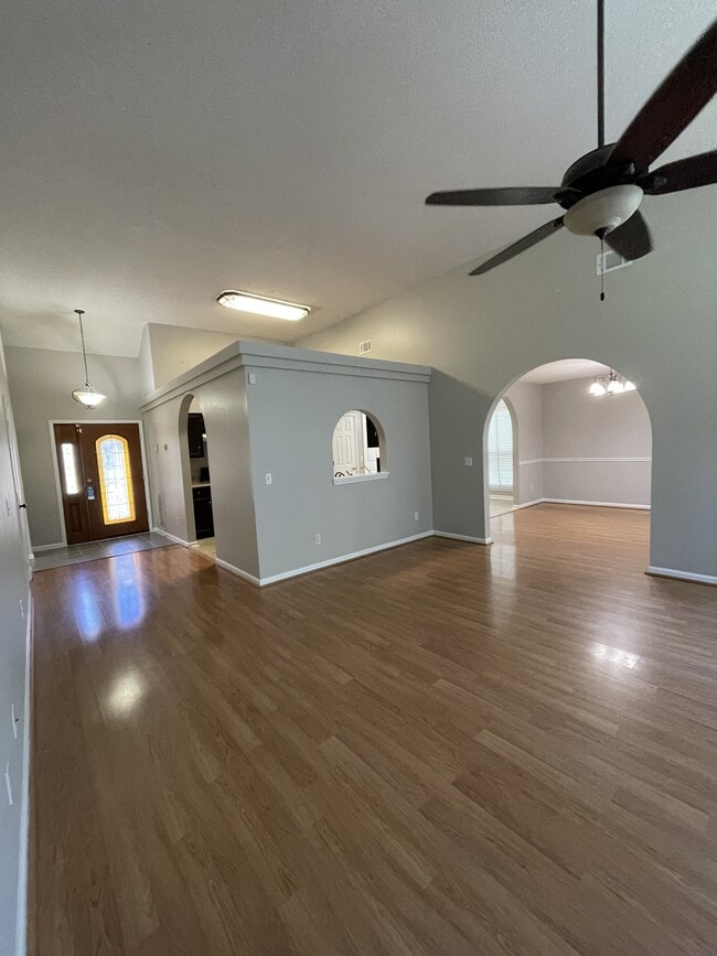 Building Photo - 126 Cross Creek Dr