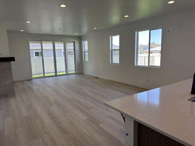 Building Photo - Brand New 4 Bed 2 Bath Home!