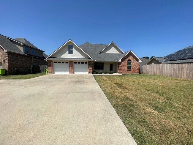 Building Photo - 132 Lola Cir