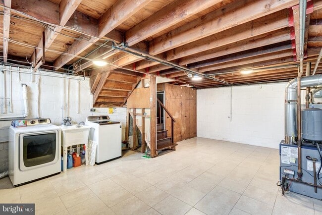 Building Photo - 2119 Eastridge Rd