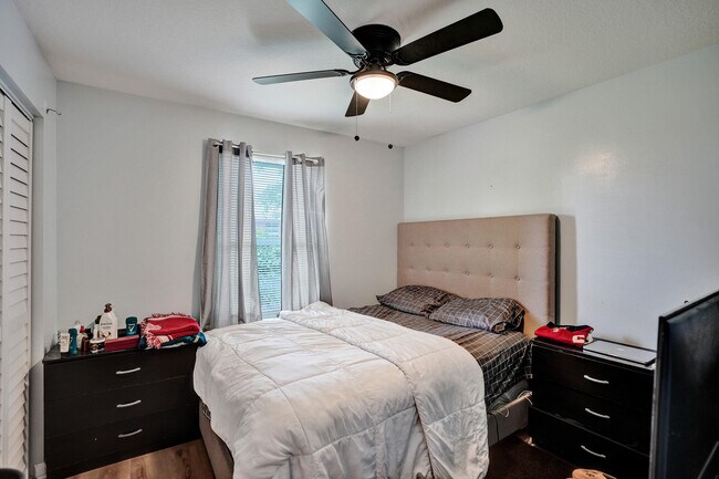 Building Photo - 1095 Miami Blvd