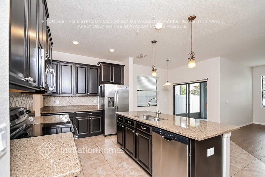 Building Photo - 2708 Garden Falls Dr