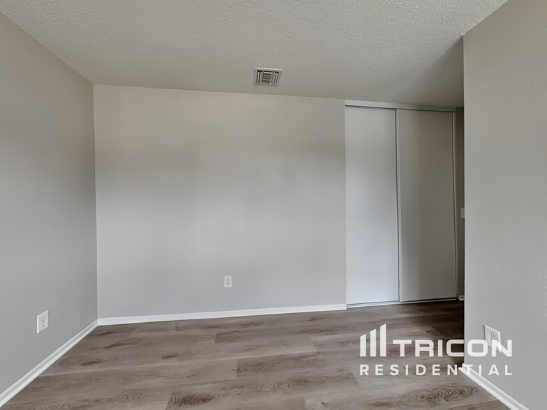 Building Photo - 1455 Paiute Ave