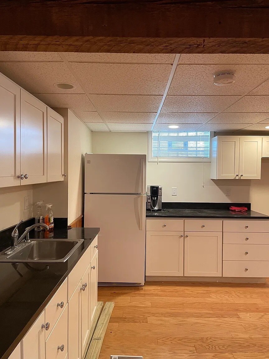 in law suite - kitchen - 229 Chapel St