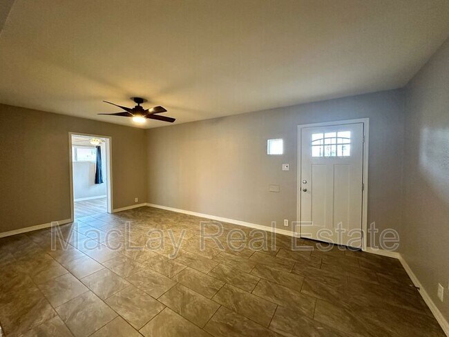 Building Photo - 1802 E Hubbell St