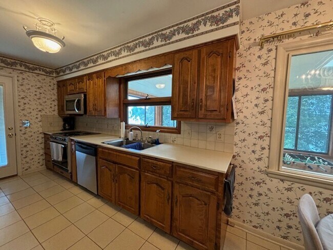 Building Photo - Fully Furnished, Turn Key Lake Front Home in Caledonia!