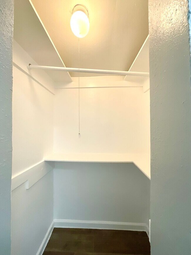 Building Photo - 602 Lovett Ave