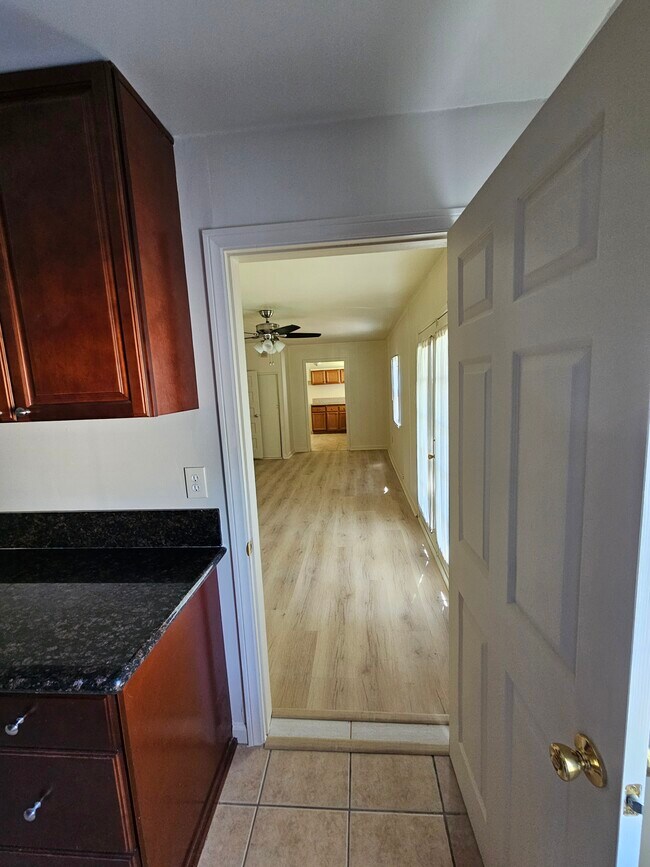 Adjoining Rooms - 3851 Oakdale St