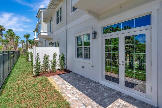 Building Photo - 150 Water Pointe Pl