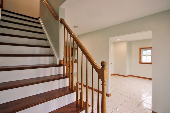 Building Photo - 290 Folino Dr