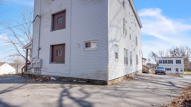 Building Photo - 1442 Main St