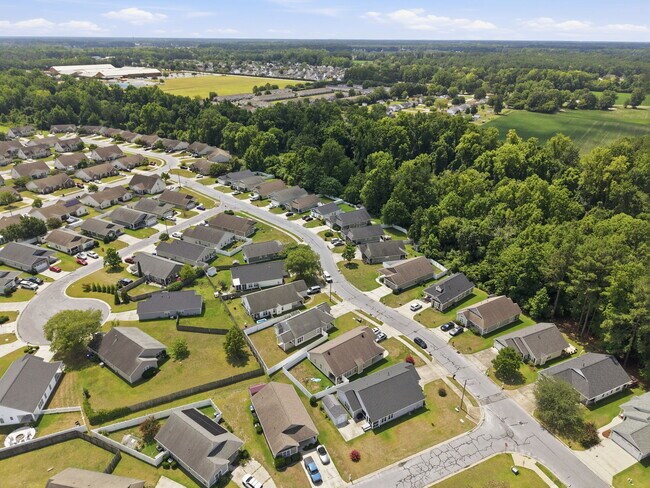 Building Photo - 2517 Sawgrass Dr