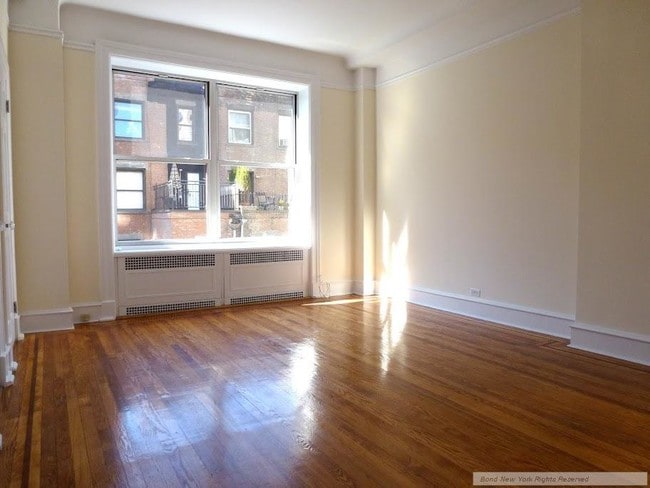 Primary Photo - 120 W 86th St