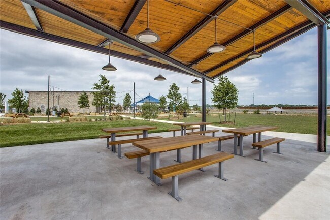 Building Photo - 719 Biscay Way