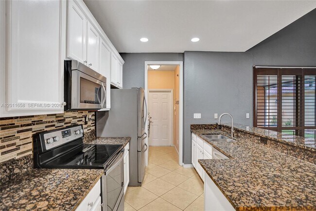 Building Photo - 2057 SE Avon Park Dr