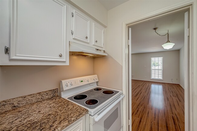 Building Photo - 6402 Del Monte Dr