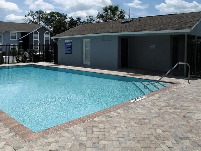 Building Photo - 4240 Pershing Pointe Pl