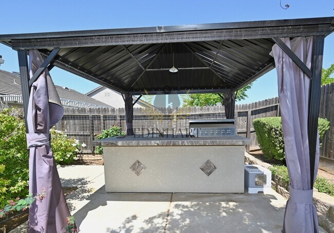 Building Photo - 531 Meridian Ave