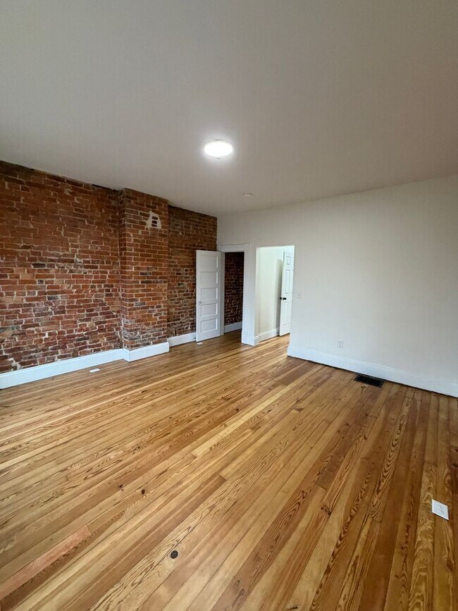 Building Photo - 415 Hanford St