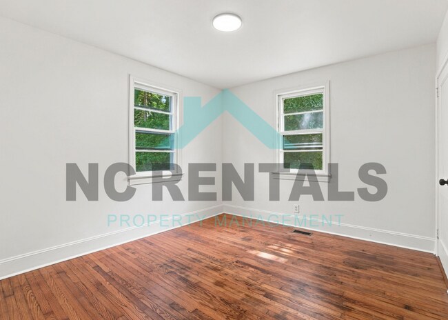 Building Photo - 141 Marthas Ln-