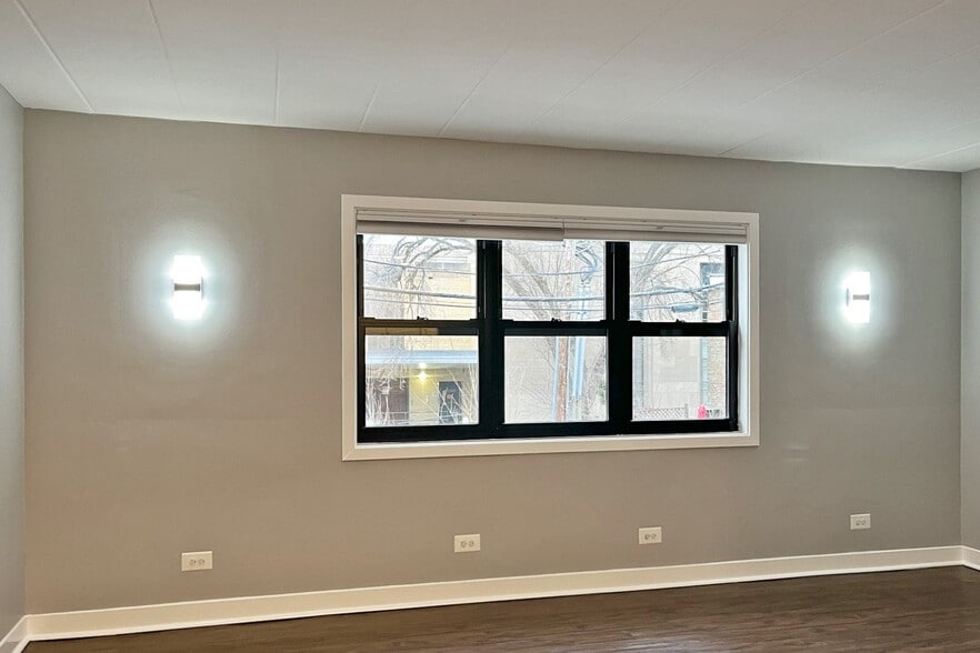 Primary Photo - 914 North Blvd. Oak Park, IL 60302