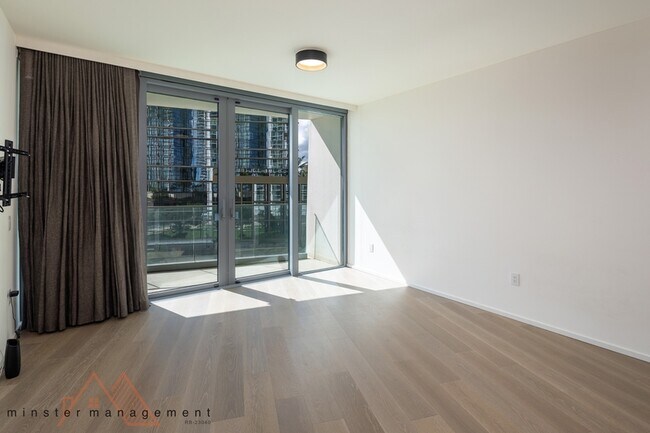 Building Photo - 1000 Auahi St
