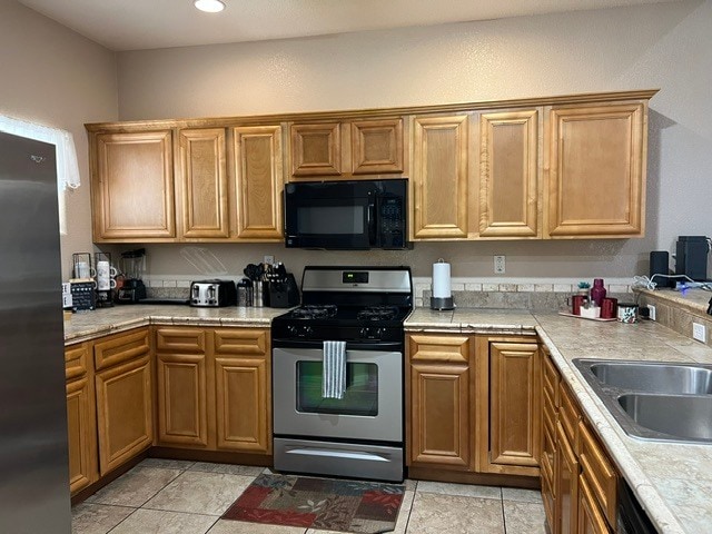 Building Photo - 2424 Stonebridge Dr