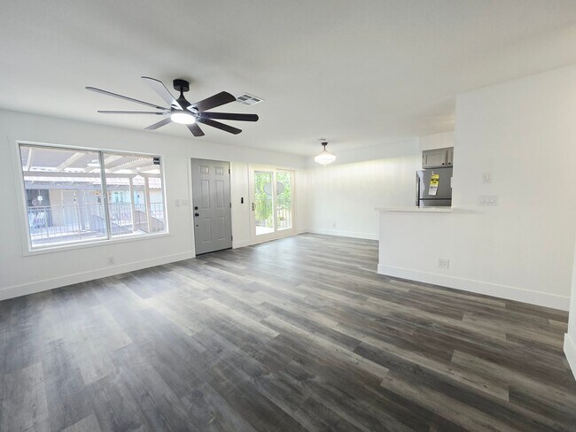 Building Photo - 1833 Plum Ct
