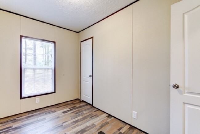 Building Photo - 106 Luart Dr