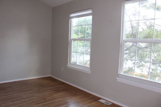 Building Photo - Dakota Station - 2 BR/1 BA Condo!