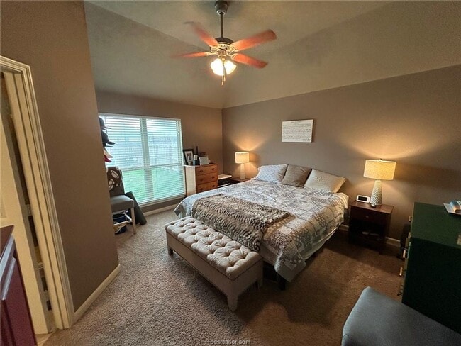 Building Photo - 2824 Silver Oak Dr