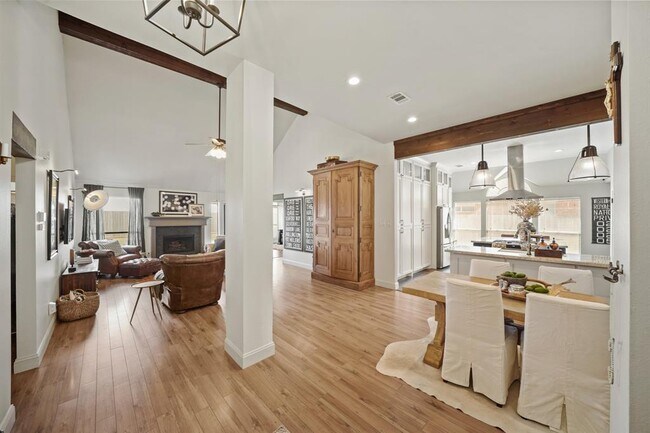 Building Photo - 5122 Eule Dr