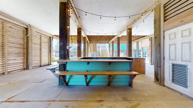 Building Photo - 1121 Blue Water Dr