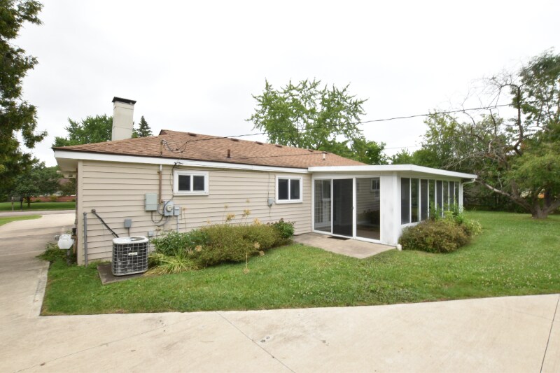 Building Photo - 6333 Hermana Rd