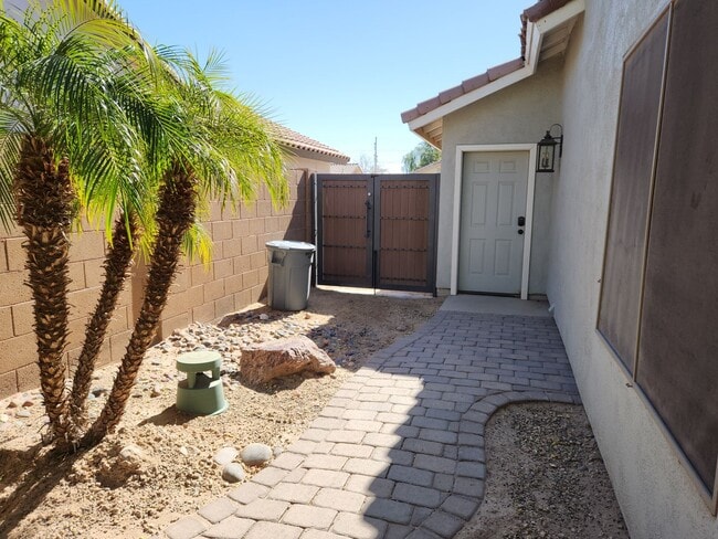 Building Photo - Amazing Fully Furnished Rental with Pool & Spa