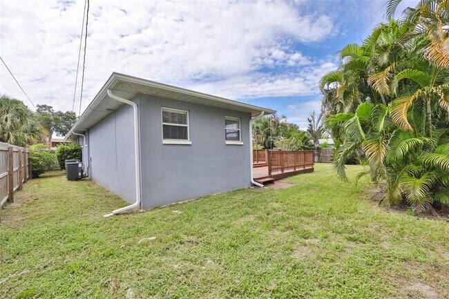 Building Photo - 6145 1st Ave N