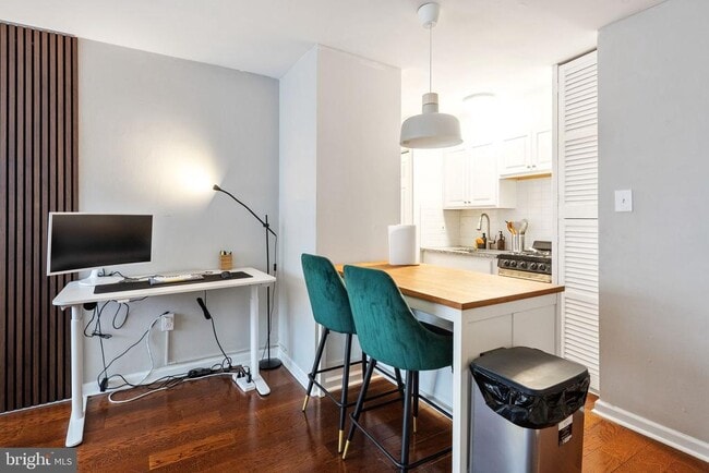 Building Photo - 2101 Chestnut St