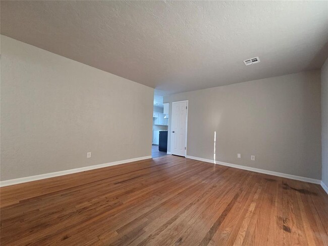 Building Photo - 1917 Treat Dr