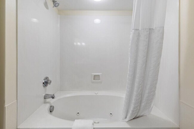 Building Photo - 1321 S Ocean Blvd