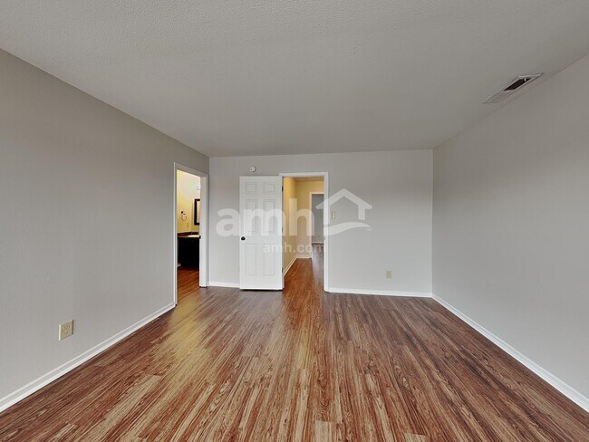 Building Photo - 1413 Dowell St