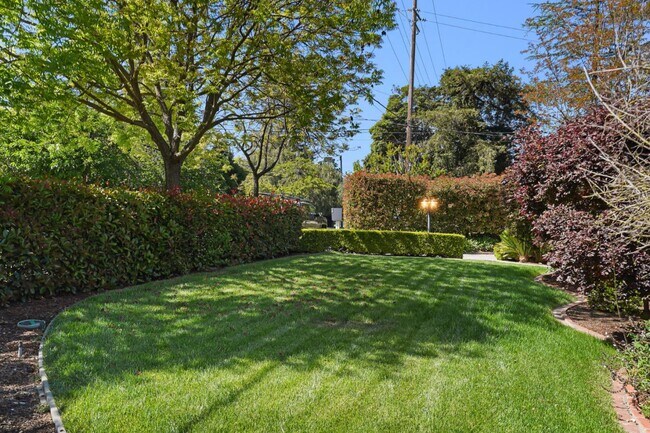 Building Photo - 121 Los Altos Ave