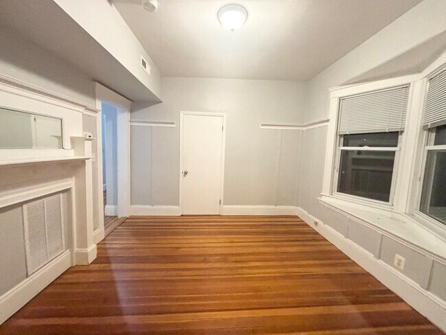 Building Photo - 14 Belknap St