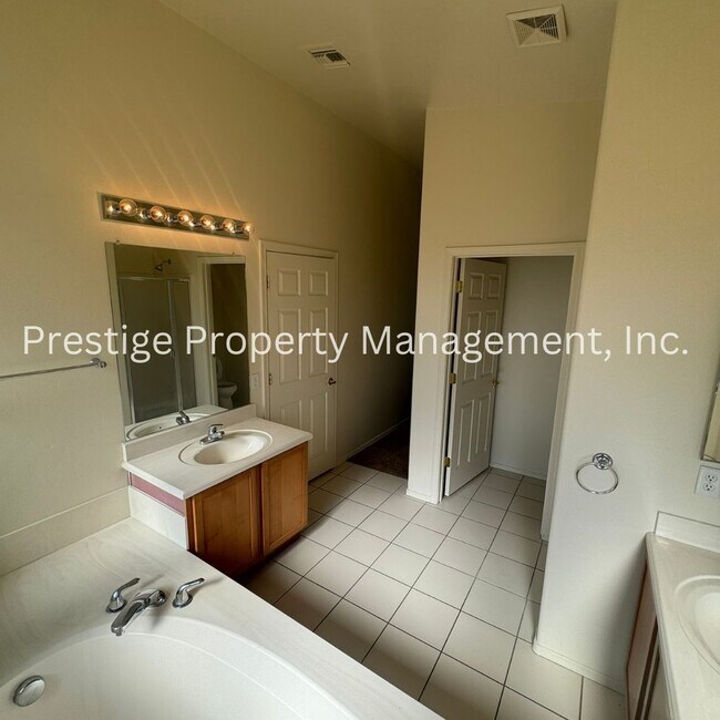 Building Photo - Beautiful Home with 3 Car Garage in Sonoran Ranch!