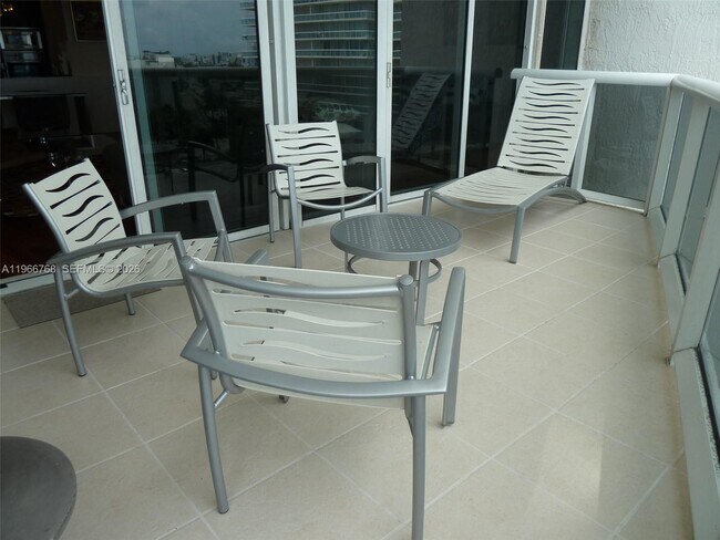 Building Photo - 400 Alton Rd