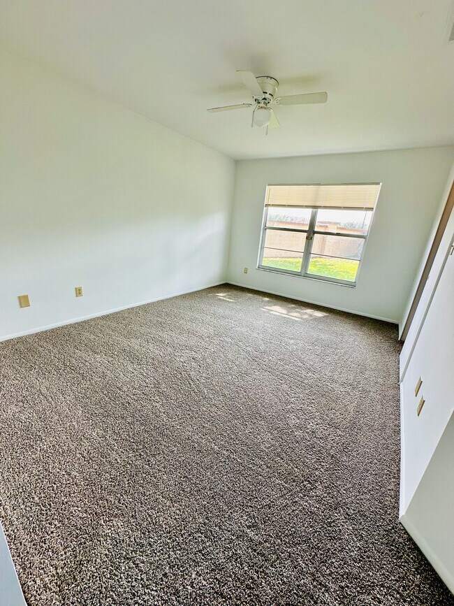 Building Photo - 5200 Lonesome Dove Dr