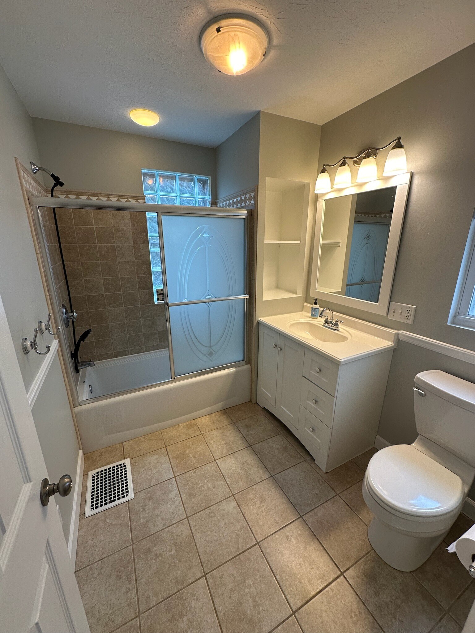 2nd floor full bath - 2065 Maple Ave