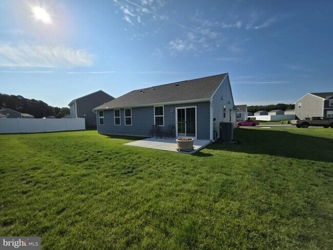 Building Photo - 38493 Barberry St