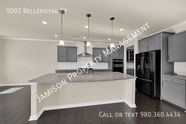 Building Photo - 5002 Belleroyal Ct